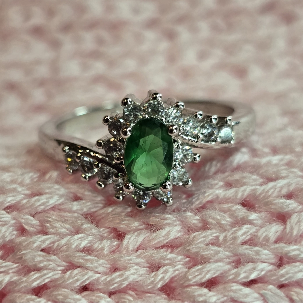 Elegant Silver and Green Gemstone Ring